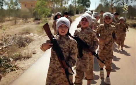 IS hạ thấp tuổi 'nhập ngũ', tuyển mộ thêm nhiều trẻ em