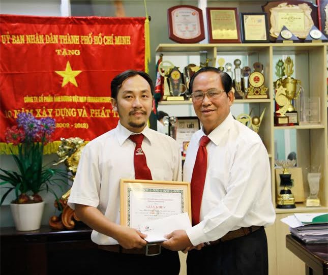 Tài xế taxi trả lại 650 triệu đồng khách để quên được thưởng nóng