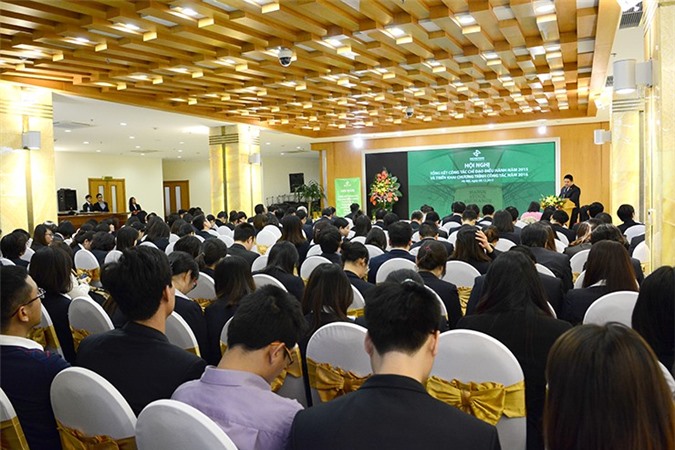 Đến hết tháng 11/2015, có 372 doanh nghiệp niêm yết trên HNX