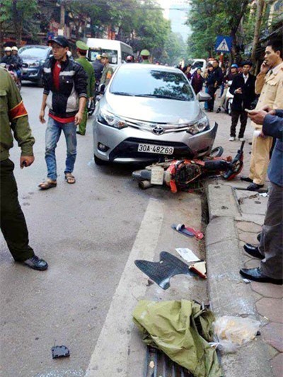 Hà Nội: Ôtô đâm liên hoàn trên đường Tô Hiệu, 2 người nguy kịch