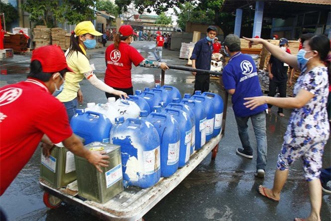 Cháy lớn tại kho chứa sơn, thiêu rụi hàng ngàn m2 xưởng gỗ 