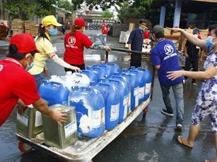 Cháy lớn tại kho chứa sơn, thiêu rụi hàng ngàn m2 xưởng gỗ
