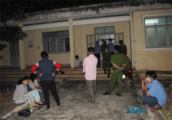 Nghi án vợ đòi ly hôn, chồng uất ức tự đâm thủng tim mình