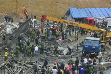 Vụ sập giàn giáo cây xăng: Công an vào cuộc điều tra nguyên nhân