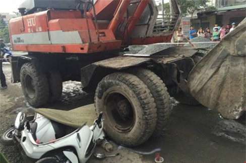 Va chạm với xe cuốc, hai phụ nữ lớn tuổi tử vong tại chỗ