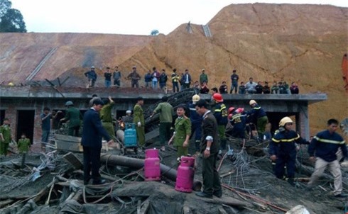 Vụ sập giàn giáo cây xăng: Hé lộ nguyên nhân ban đầu