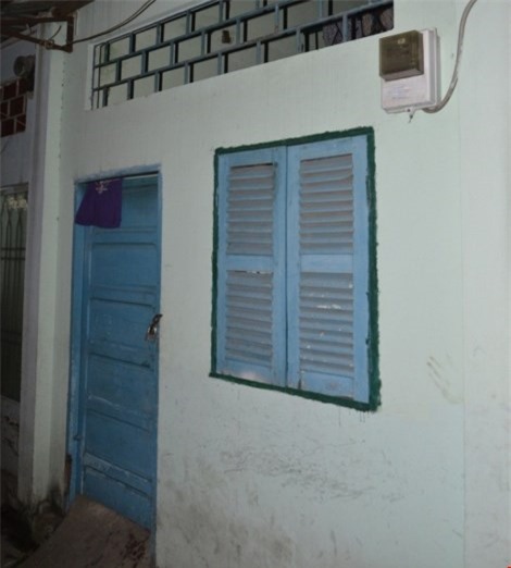 Chồng cắt cổ tự sát, vợ thất thanh kêu cứu lúc rạng sáng