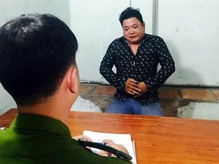 Xe ôm dọa tung ảnh nóng ép người vi phạm vào nhà nghỉ