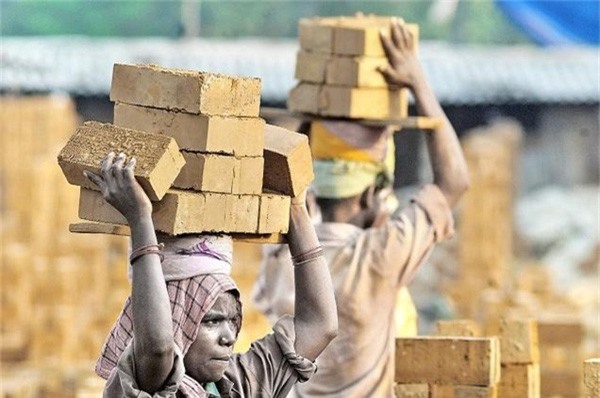  Xót thương thai phụ 4 tháng bị đá vào bụng đến chết tại lò gạch