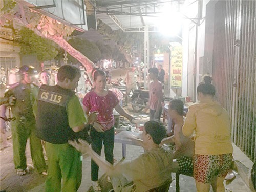 Bị côn đồ vác mã tấu truy sát vì hát karaoke không "bo" tiếp viên