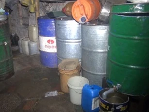 Phát hiện 1.500 lít xăng dầu không rõ nguồn gốc