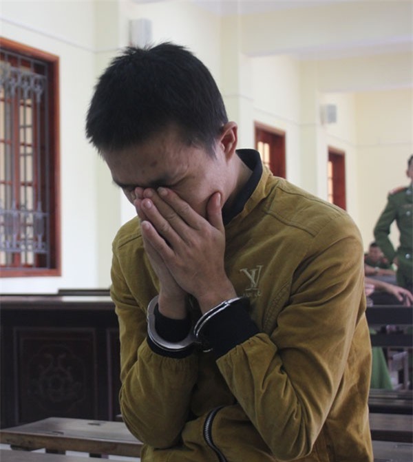 Gã trai bệnh hoạn hiếp dâm bé gái ngay giữa ruộng rau 