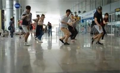 Màn cầu hôn lãng mạn nhất năm 2015 giữa sân bay Đà Nẵng