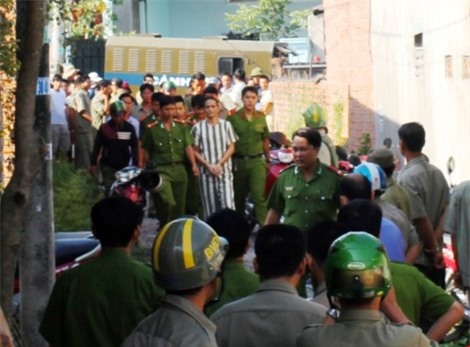 Thực nghiệm vụ án cha giết con phi tang xác trong nhà