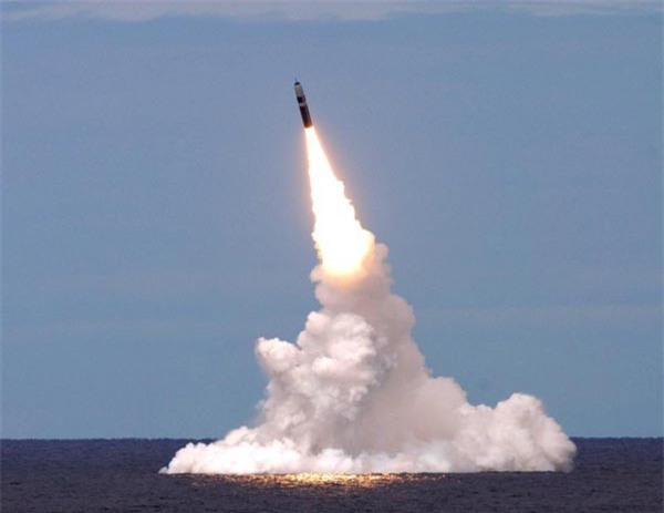 Triều Tiên thử tên lửa và tàu ngầm hạt nhân vào năm 2016