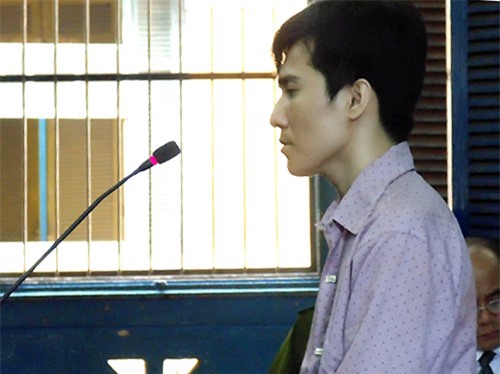 Uất ức vì bị "đá", gã trai mang xăng đốt nhà người yêu