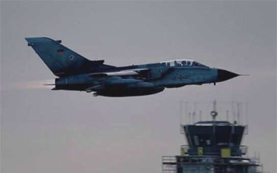 Đức ném bom mở màn chiến dịch không kích IS ở Syria