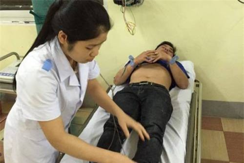 Nhóm côn đồ đánh trọng thương cả người đi đường và công an