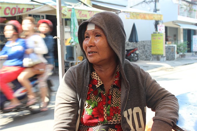 Vụ sàm sỡ, sát hại cô gái: Tiếng khóc xé lòng nơi đám tang ven đường