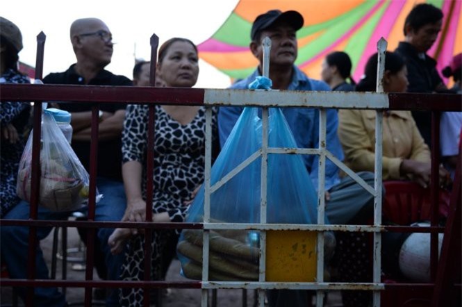 Người dân vượt hàng trăm km xem tòa xử vụ thảm sát Bình Phước