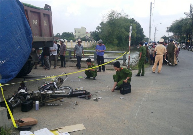 Đi mua đồ tang lễ, hai nữ sinh bị xe tải đâm tử vong