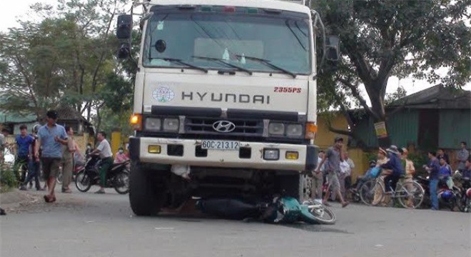 Đi thi về, nữ sinh bỏ mạng thương tâm dưới gầm xe 'hổ vồ'