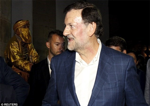 Thủ tướng Tây Ban Nha bị thanh niên quá khích đấm bầm mặt