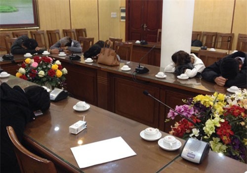 Công an đột kích quán bar, bắt quả tang giao dịch ma túy lớn