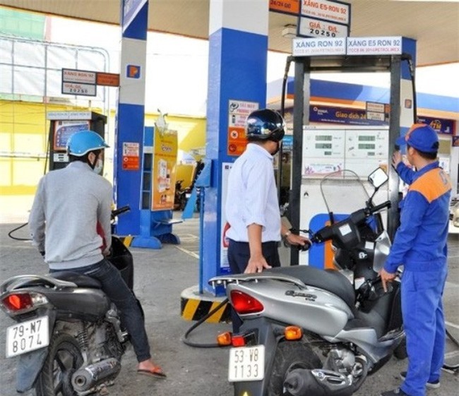 Vì sao xăng E5 chưa được bán rộng rãi?