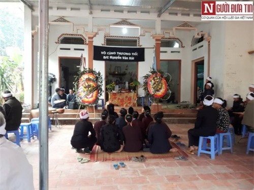 Chồng châm lửa đốt nhà, giết chết công an xã trong lúc… giận vợ