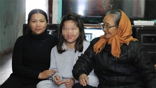 Nữ sinh nhảy lầu chạy trốn khỏi 'động quỷ' trên đất khách