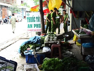 Người đàn ông mất mạng vì ngăn hàng xóm chặt cây vỉa hè