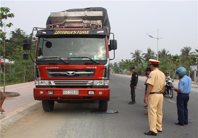 Tăng cường xử lý xe vi phạm tải trọng và kích thước thành thùng xe