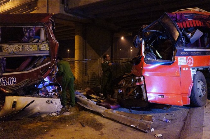 Vụ xe khách "đấu đầu" tại cao tốc: Phó Thủ tướng yêu cầu làm rõ