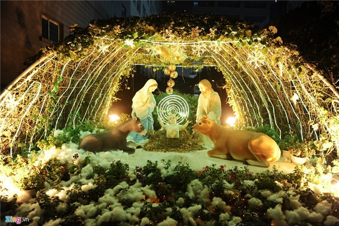 Hà Nội, Sài Gòn rực rỡ trước đêm Giáng sinh