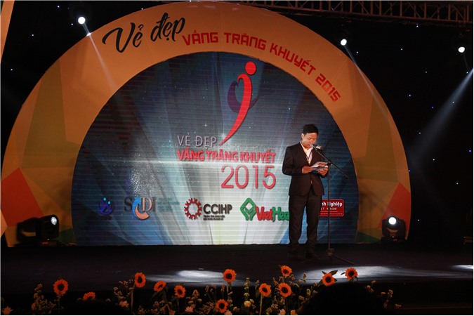 Chính thức "lộ diện" Vẻ đẹp Vầng trăng khuyết 2015