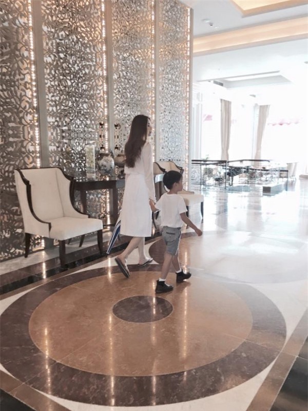 Hà Hồ, Phạm Hương gửi lời chúc Giáng sinh đến khán giả