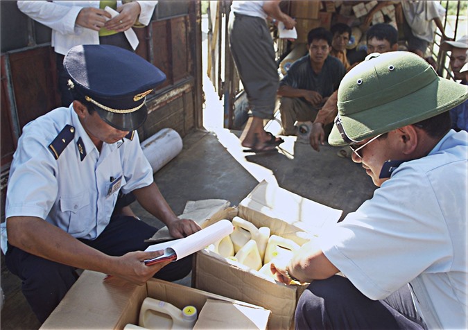 "Xử" người đứng đầu cơ quan có biểu hiện bao che cho buôn lậu