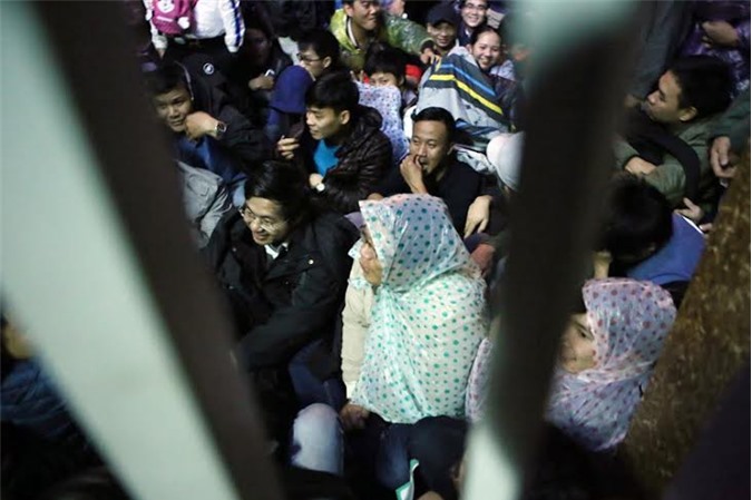 Ngất xỉu, hỗn loạn tiêm vắc xin dịch vụ: Bộ Y tế ra công văn "chữa cháy"