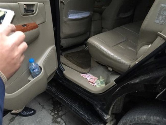 Khởi tố tài xế dùng xe công "làm luật" tội cưỡng đoạt tài sản