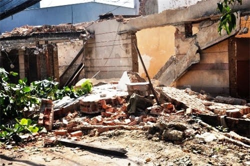 Tháo dỡ nhà, bức tường bất ngờ đổ sập khiến 1 công nhân tử vong