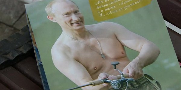 Tổng thống Putin lộ vẻ "phong trần" trên bộ lịch 2016