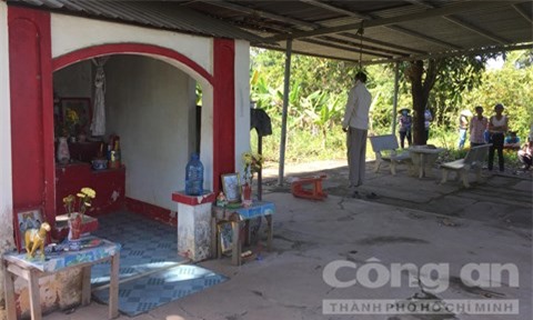 Hoảng hốt phát hiện thi thể người đàn ông chết treo cổ trong miếu thờ