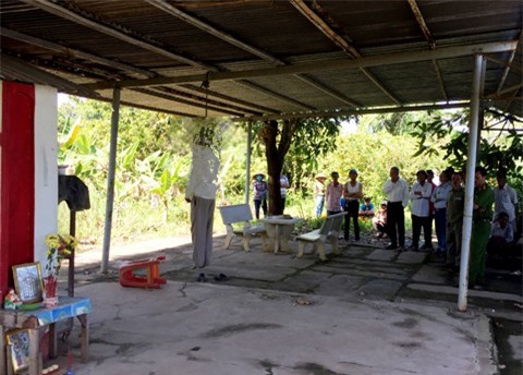 Hốt hoảng phát hiện thi thể treo cổ trong miếu thờ