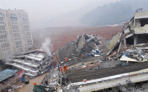 Quan chức Trung Quốc nhảy lầu tự sát sau thảm họa lở đất