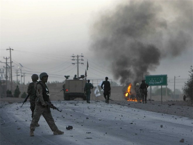 Tấn công liều chết bằng bom xe gần sân bay Kabul ở Afghanistan