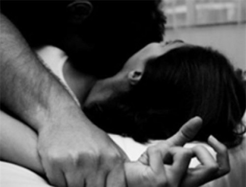 Thiếu nữ tuổi 14 'cởi đồ' mời chào, nam sinh lĩnh án hiếp dâm