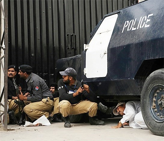 Cảnh sát Pakistan bất ngờ lập chiến tích bắt 8 nghi can khủng bố IS 