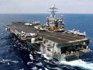 Chiến hạm Iran bắn tên lửa gần trúng tàu sân bay USS của Mỹ