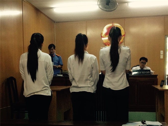 Xử "tú bà" cầm đầu đường dây chỉ bán dâm cho khách Tây